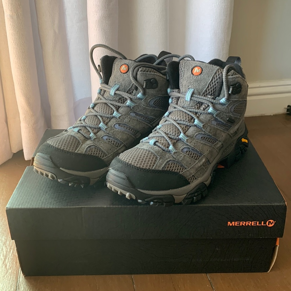 Merrell Moab 2 hiking boots - Women’s Size 8 - Never Worn